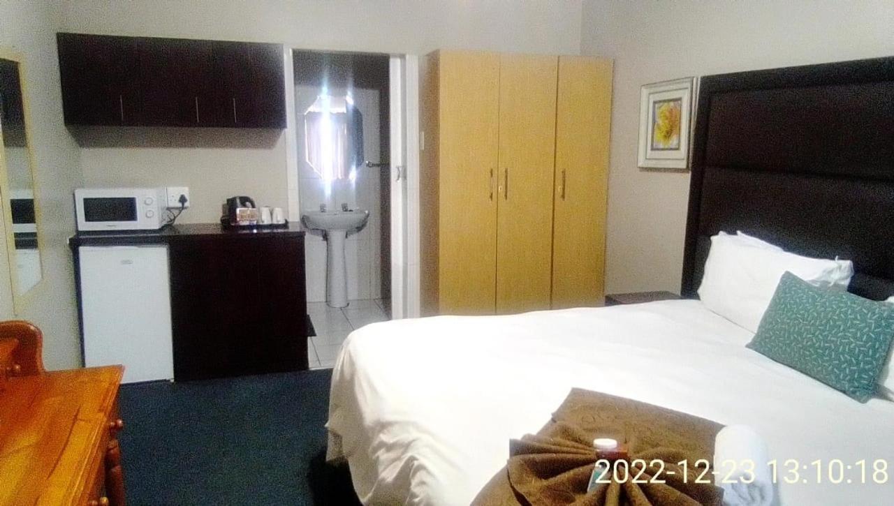 Hemmingways Bed & Breakfast King William's Town Bagian luar foto